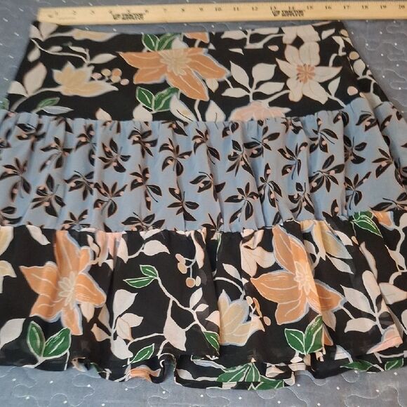 LOFT Floral Black and Cream Skirt size 12 NWT - Picture 5 of 6
